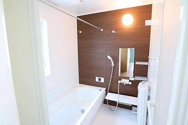 ◇浴室◇　同仕様一坪サイズの浴室で足が伸ばせて快適です♪浴室暖房乾燥機付で、雨の日でも洗濯物が乾かせます♪