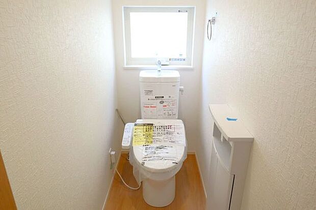 ◇トイレ◇ 同仕様1階2階とも温水洗浄便座♪便座が暖かく、冬でも快適です♪