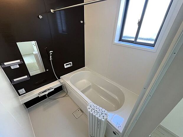 ◇浴室◇一坪サイズの浴室で足が伸ばせて快適です♪浴室暖房乾燥機付で、雨の日でも洗濯物が乾かせます♪