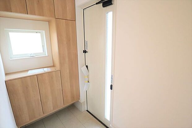 ◇玄関◇ 同仕様シューズボックス付きの玄関♪玄関がスッキリとお使いいただけます♪