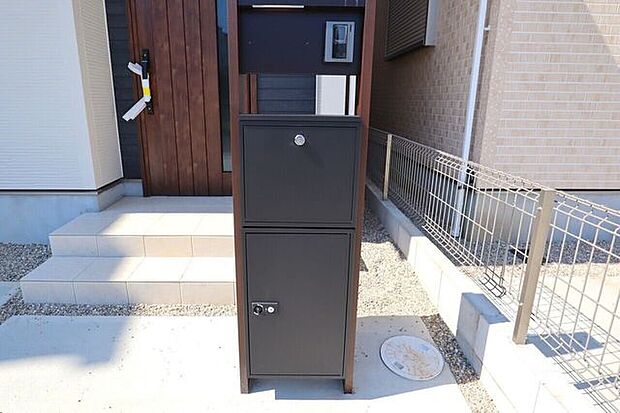○宅配ボックス○ 同仕様不在時でもお荷物が受け取れる宅配ボックス♪対面不要のため便利で安心ですね♪