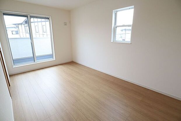 ◇洋室◇　同仕様2面採光のお部屋は明るく風通しが良いです♪収納もしっかり出来ますよ！