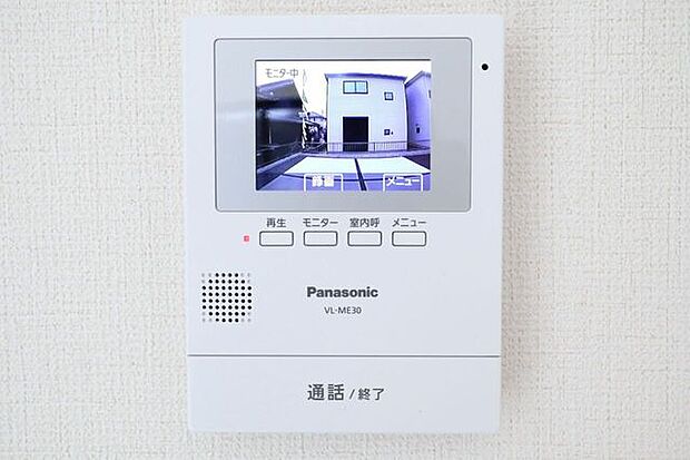 ○カラーモニター付インターホン○ 同仕様不在時の訪問は自動で録画されます。訪問者の顔が確認できるのでお子様の留守番にも安心です♪