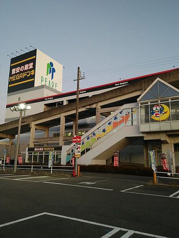 MEGAドン・キホーテUNY桃花台店 1000m