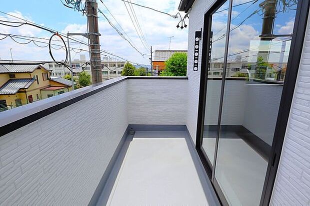 ◇バルコニー◇ 同仕様ワイドバルコニーでお洗濯物も一気に干せます♪