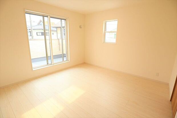 ◇洋室◇　同仕様2面採光のお部屋は明るく風通しが良いです♪収納もしっかり出来ますよ！