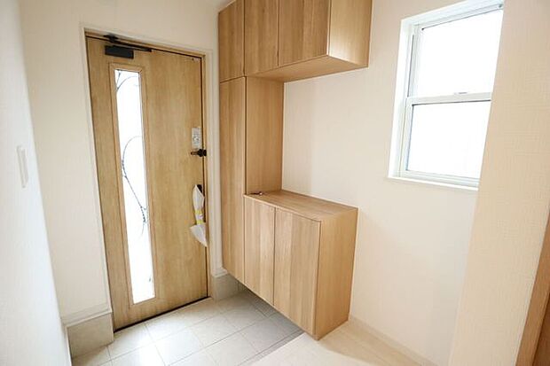 ◇玄関◇ 同仕様シューズボックス付きの玄関♪玄関がスッキリとお使いいただけます♪