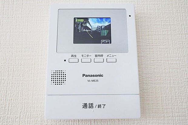 ○カラーモニター付インターホン○ 同仕様不在時の訪問は自動で録画されます。訪問者の顔が確認できるのでお子様の留守番にも安心です♪