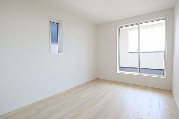 ◇洋室◇　同仕様2面採光のお部屋は明るく風通しが良いです♪収納もしっかり出来ますよ！