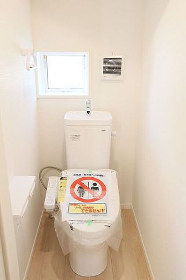 ◇トイレ◇ 同仕様1階2階とも温水洗浄便座♪便座が暖かく、冬でも快適です♪