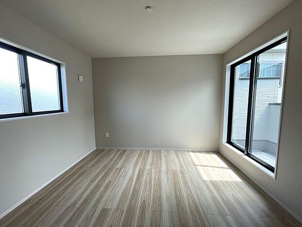 洋室8.0帖ゆとりのある広さで家具の配置も楽しめます♪