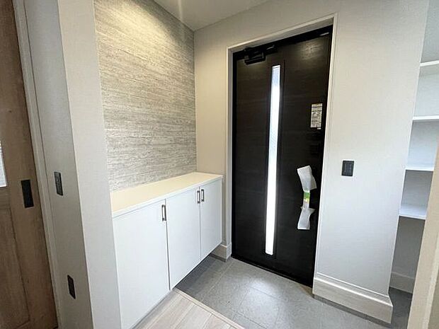 玄関シューズボックス付きの玄関♪玄関がスッキリとお使いいただけます♪