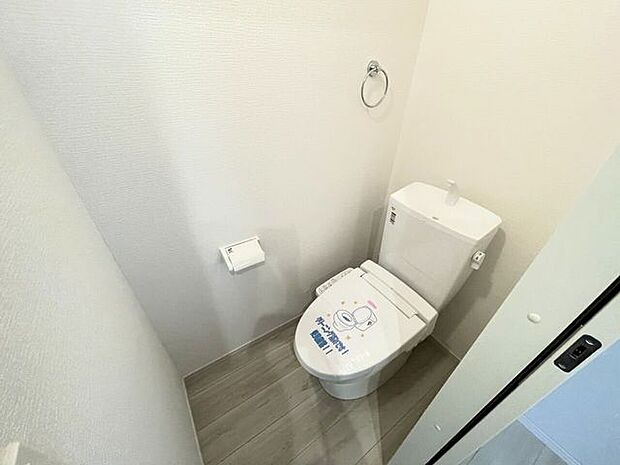 トイレ　1階2階とも温水洗浄便座♪便座が暖かく、冬でも快適です♪