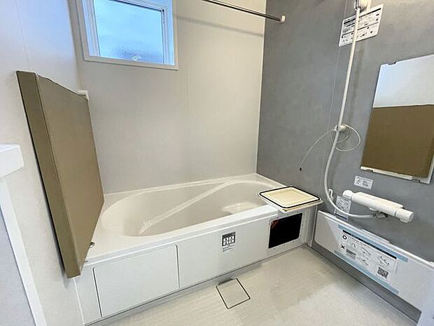 ◇浴室◇一坪サイズの浴室で足が伸ばせて快適です♪浴室暖房乾燥機付で、雨の日でも洗濯物が乾かせます♪