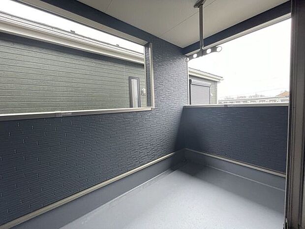 ◇インナーバルコニー◇　急な雨も安心のインナーバルコニー♪外からお洗濯物が見えにくくプライバシーも守れますね♪