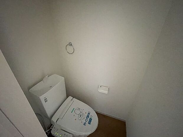 ◇トイレ◇1階2階とも温水洗浄便座♪便座が暖かく、冬でも快適です♪