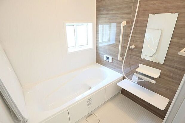 ◇浴室◇　同仕様一坪サイズの浴室で足が伸ばせて快適です♪浴室暖房乾燥機付で、雨の日でも洗濯物が乾かせます♪