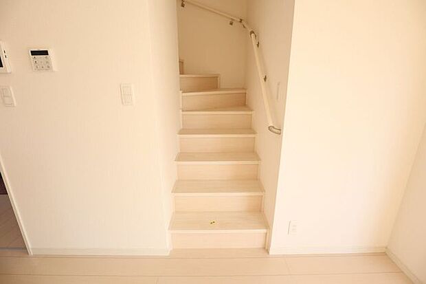 ◇リビング階段◇　同仕様ご家族と自然と顔を合わせられるリビング階段仕様♪