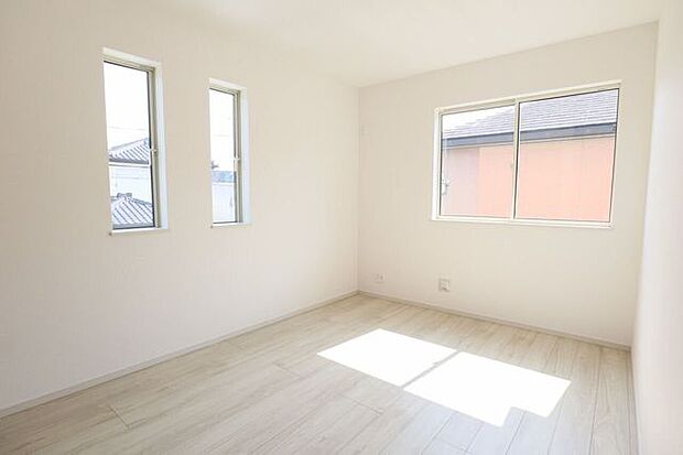 ◇洋室◇　同仕様2面採光のお部屋は明るく風通しが良いです♪収納もしっかり出来ますよ！