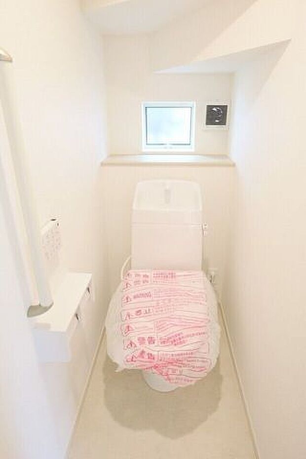 ◇トイレ◇　同仕様1階と2階にトイレがあり、夜間に階下へ降りることもなく、安心です♪