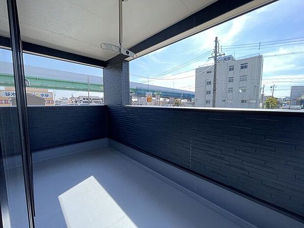 ◇インナーバルコニー◇急な雨も安心のインナーバルコニー♪外からお洗濯物が見えにくくプライバシーも守れますね♪