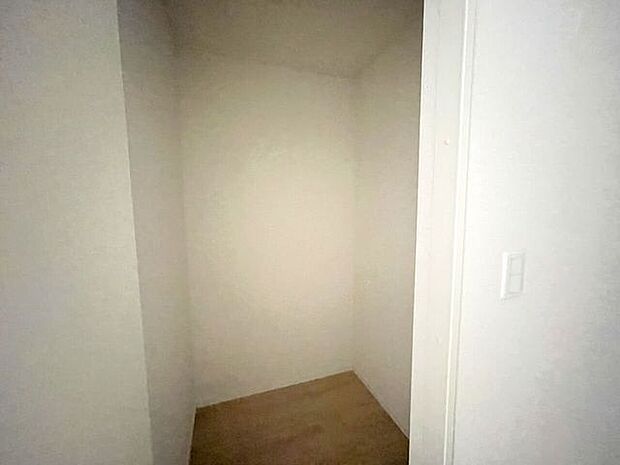 ◇納戸◇あまり使わない物の収納に便利です♪