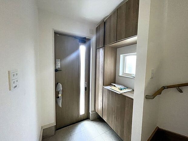 ◇玄関◇　シューズボックス付きの玄関♪玄関がスッキリとお使いいただけます♪
