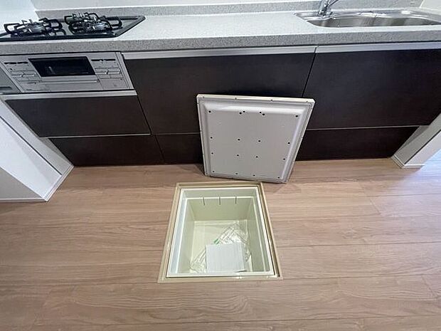 ○床下収納○あまり使わないものの収納に是非！キッチンがスッキリ片付きます♪