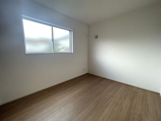 ◇納戸5.2帖◇居室としても使える広さです♪収納スペース完備！