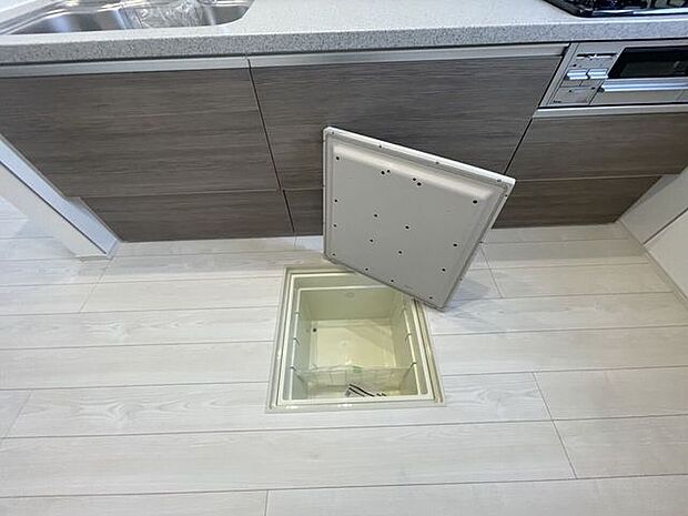 ○床下収納○あまり使わないものの収納に是非！キッチンがスッキリ片付きます♪