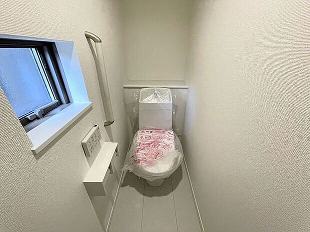 ◇トイレ◇1階2階とも温水洗浄便座♪便座が暖かく、冬でも快適です♪