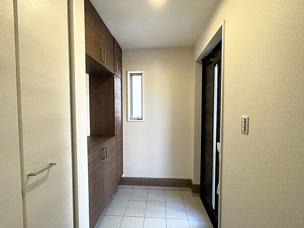 ◇玄関◇　シューズボックス付きの玄関♪玄関がスッキリとお使いいただけます♪