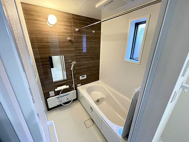 ◇浴室◇　一坪サイズの浴室で足が伸ばせて快適です♪浴室暖房乾燥機付で、雨の日でも洗濯物が乾かせます♪