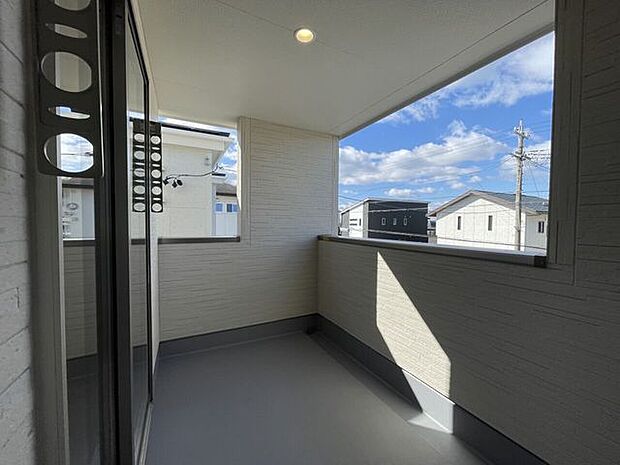 ◇インナーバルコニー◇　急な雨も安心のインナーバルコニー♪外からお洗濯物が見えにくくプライバシーも守れますね♪