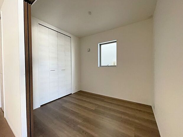 ◇洋室3.75帖◇　1階洋室はリビングに隣接しており、お子様の遊び場やテレワークルームにもなります。