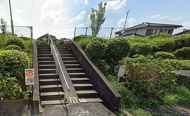 久保山中央児童遊園 150m