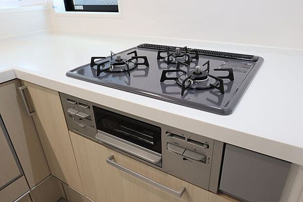 〇3口コンロ〇　同仕様コンロが3口あるとお料理の効率があがりますね♪