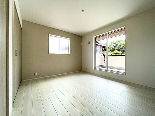◇洋室◇ 同仕様2面採光のお部屋は明るく風通しが良いです♪収納もしっかり出来ますよ!