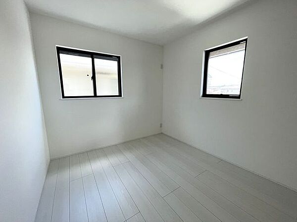 ◇洋室6帖◇　2面採光のお部屋は明るく風通しが良いです♪収納もしっかり出来ますよ！
