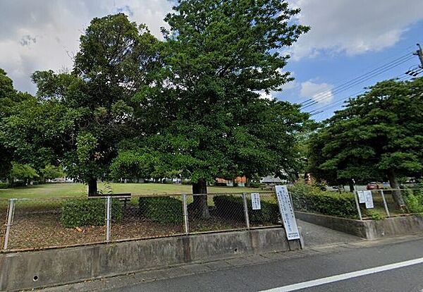 下中公園 240m