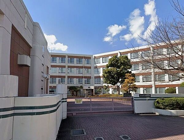 名古屋市立森孝中学校 180m