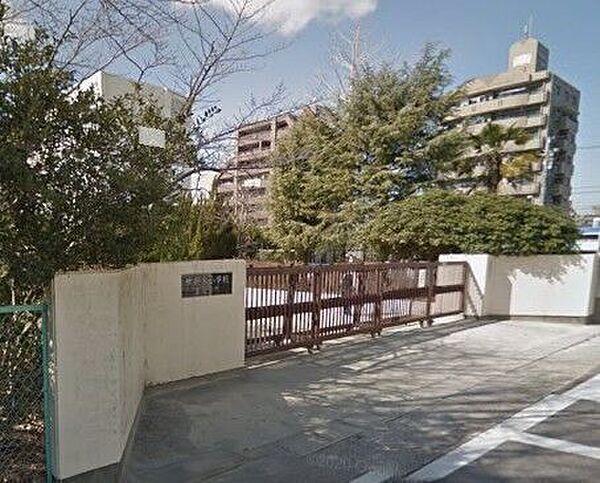 名古屋市立廿軒屋小学校 75m