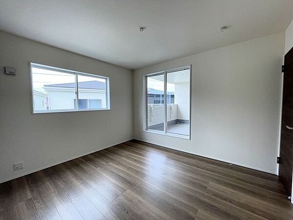 ◇洋室◇　同仕様2面採光のお部屋は明るく風通しが良いです♪収納もしっかり出来ますよ！