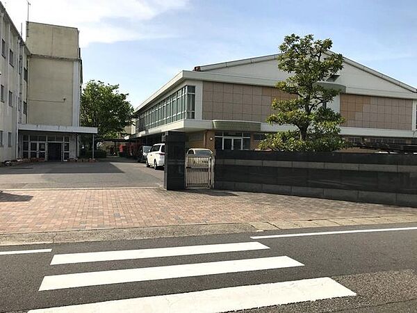 小牧市立北里中学校 北里中学校 550m