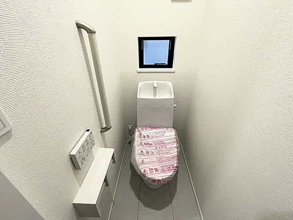 ◇トイレ◇　同仕様1階2階とも温水洗浄便座♪便座が暖かく、冬でも快適です♪