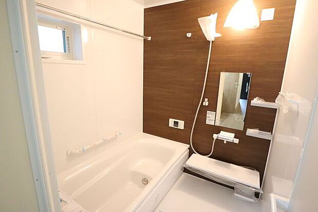 ◇浴室◇　同仕様一坪サイズの浴室で足が伸ばせて快適です♪浴室暖房乾燥機付で、雨の日でも洗濯物が乾かせます♪