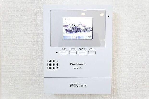 ○カラーモニター付インターホン○　同仕様不在時の訪問は自動で録画されます。訪問者の顔が確認できるのでお子様の留守番にも安心です♪