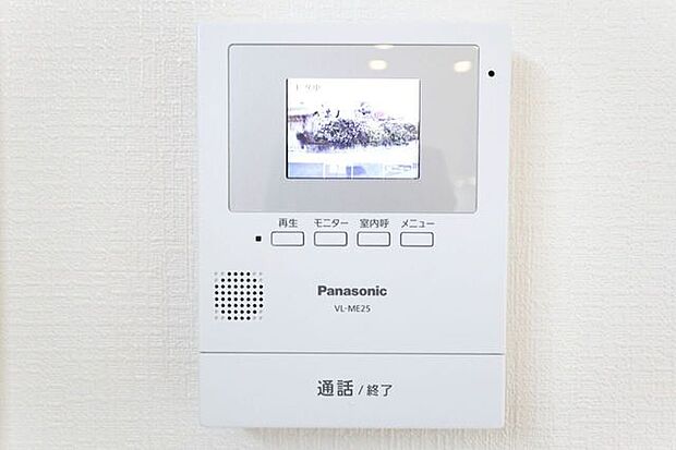 ○カラーモニター付インターホン○　同仕様不在時の訪問は自動で録画されます。訪問者の顔が確認できるのでお子様の留守番にも安心です♪