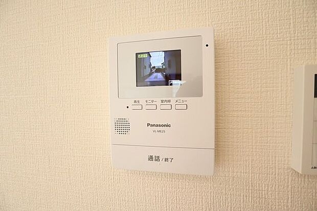 ○カラーモニター付インターホン○　同仕様不在時の訪問は自動で録画されます。訪問者の顔が確認できるのでお子様の留守番にも安心です♪