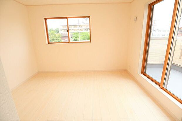 ◇洋室◇　同仕様2面採光のお部屋は明るく風通しが良いです♪収納もしっかり出来ますよ！